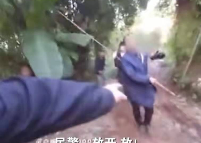 丹东袭警案全程视频背后的真相,一场被舆论撕裂的城市悲歌 丹东袭警案全程视频背后的真相,一场被舆论撕裂的城市悲歌