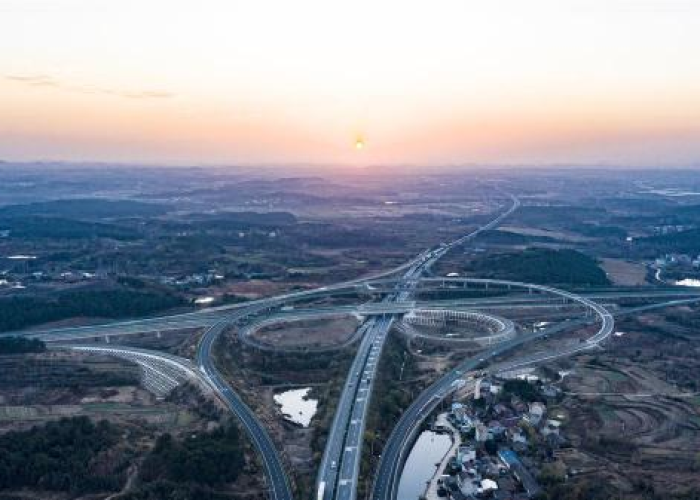 高速免费政策,惠民举措背后的经济逻辑与社会效益探析 高速免费政策,惠民举措背后的经济逻辑与社会效益探析