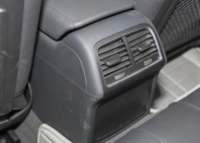 奥迪A5电池更换全攻略，一步步教你如何安全打开并更换电池