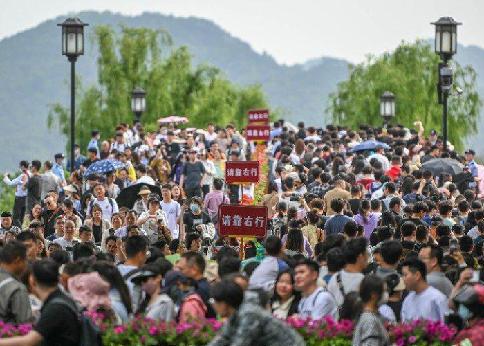 五一劳动节假期变迁考，从单日休憩到黄金周的文化解码