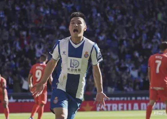 绿茵场暂失声,武磊染疫牵动国足心,康复之路亦是精神征途 绿茵场暂失声,武磊染疫牵动国足心,康复之路亦是精神征途