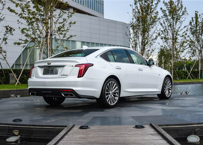 凯迪拉克新款CT5价格解析，豪华运动轿车的价值与竞争力分析