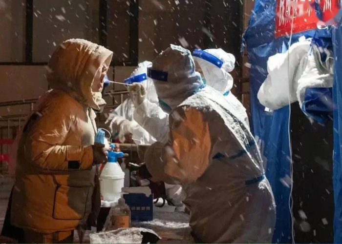 疫情高风险地区就地过广,坚守中的温情与希望 疫情高风险地区就地过广,坚守中的温情与希望