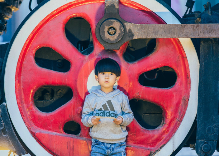 北京六岁男童的奇幻一天,从胡同到云端的心灵奇旅 北京六岁男童的奇幻一天,从胡同到云端的心灵奇旅