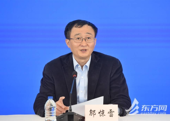 邬惊雷，从杏林国手到抗疫惊雷，一位卫健委主任的非常时纪