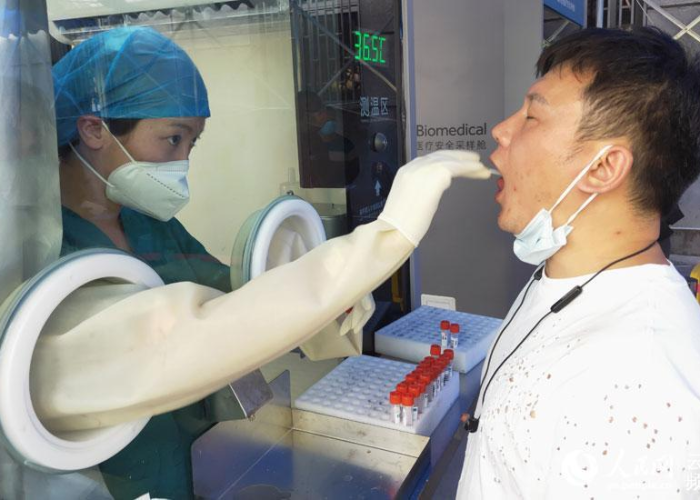 新疆无症状感染者引发成都机场防控升级，多地联动筑牢疫情防线