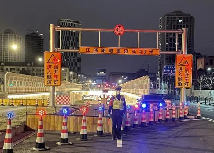 浦东封锁，疫情下的坚韧与反思