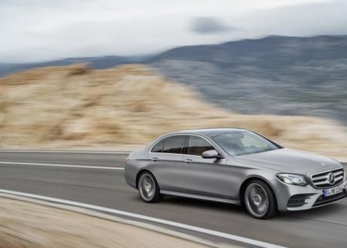 奔驰E级新款价格解析，豪华与科技的完美融合，值得入手吗？