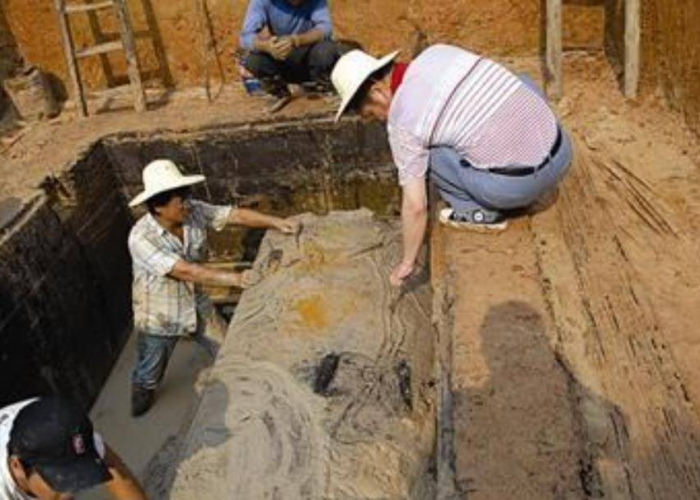 上海一村发现疑似古墓群,考古专家紧急介入调查 上海一村发现疑似古墓群,考古专家紧急介入调查