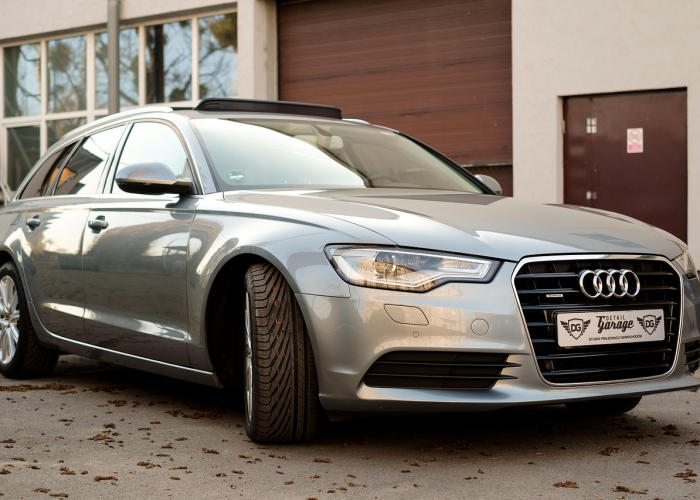 奥迪q5现在多少钱了新车2.0的:奥迪q5现在多少钱了新车20的价格