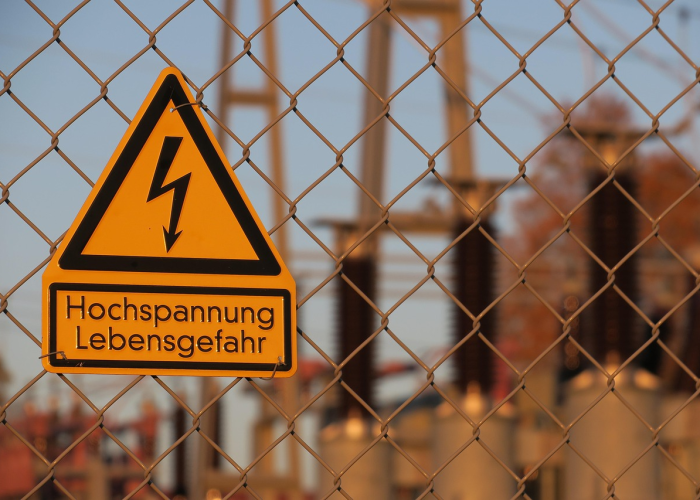 男子散布成都封城谣言被拘伍日,网络谣言的危害与法律警示 男子散布成都封城谣言被拘伍日,网络谣言的危害与法律警示