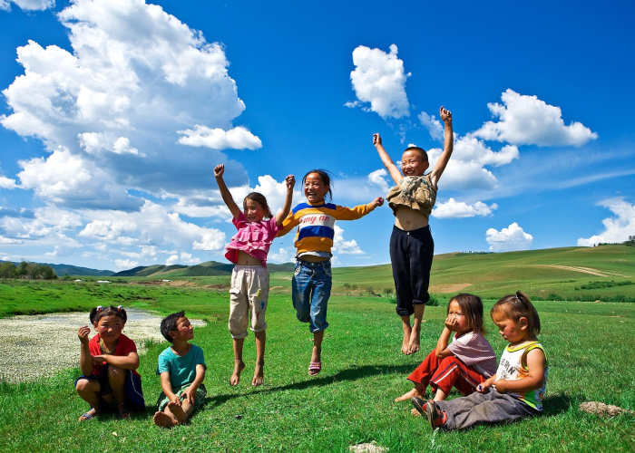 棉签轻触的瞬间,一个男孩在核酸队列里的无声成长 棉签轻触的瞬间,一个男孩在核酸队列里的无声成长