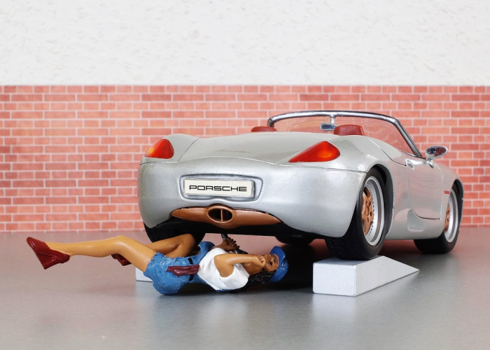 【保时捷博客斯特自带伸缩尾翼吗/保时捷博克斯特改装】