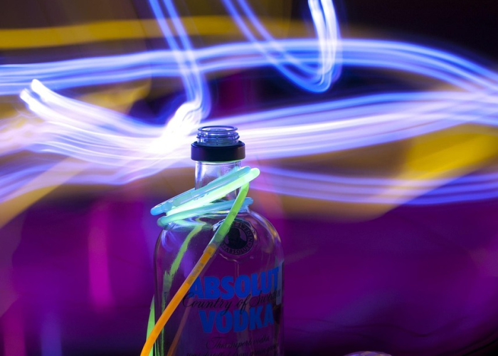 北京酒吧关停,霓虹熄灭之后,一座城市的夜与痛 北京酒吧关停,霓虹熄灭之后,一座城市的夜与痛