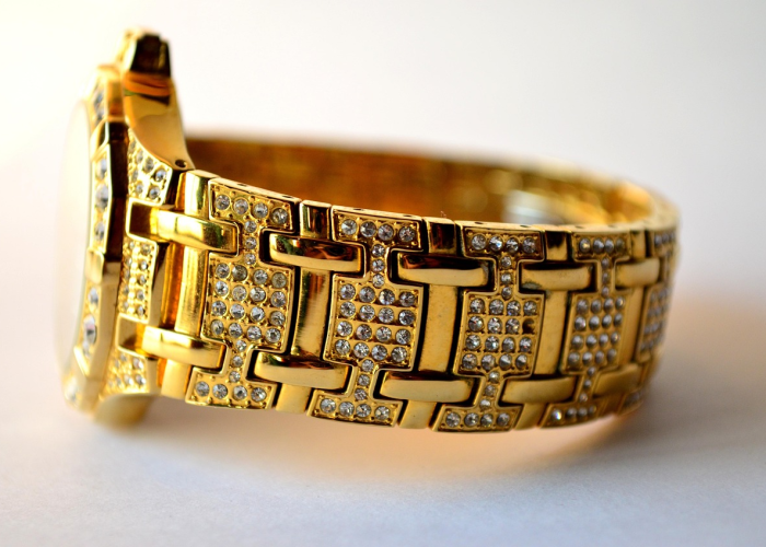 今日回收黄金首饰价格几何?一克背后暗藏的价格玄机与避险逻辑 今日回收黄金首饰价格几何?一克背后暗藏的价格玄机与避险逻辑