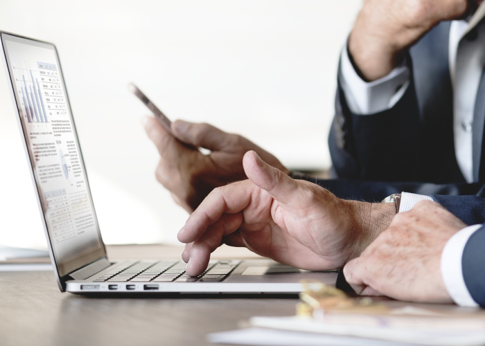 美国确诊超150万人感染:美国确诊超1860万