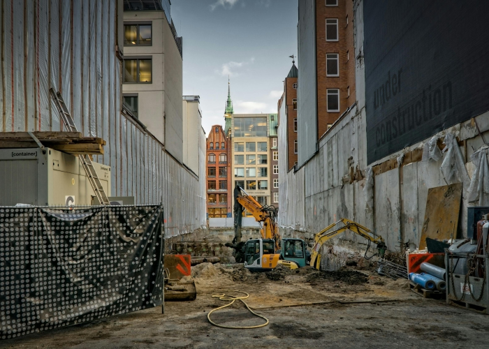 杭州一在建工地突发事故，安全警钟再鸣，城市发展背后的隐忧与反思