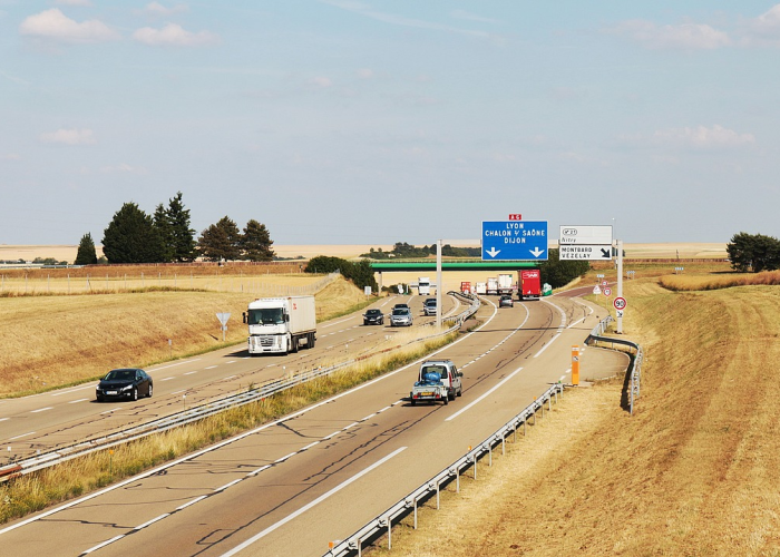 交通运输部宣布,伍月陆日起全国高速公路恢复收费,开启交通管理新篇章 交通运输部宣布,伍月陆日起全国高速公路恢复收费,开启交通管理新篇章